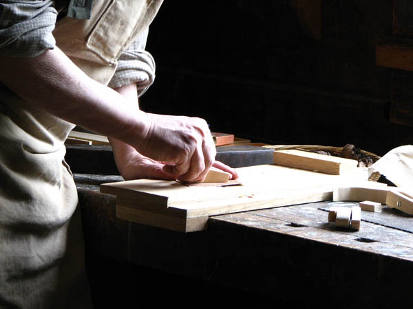 Ofrecemos un servicio de <strong>carpintería  de madera y ebanistería en Portaje</strong> adaptado a las necesidades del <strong>cliente</strong>.